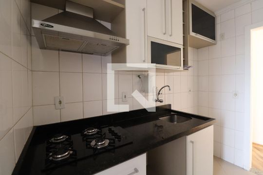 Cozinha de apartamento para alugar com 3 quartos, 63m² em Jardim Flor da Montanha, Guarulhos