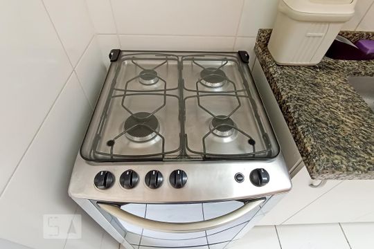 Detalhe cozinha - Fogão de apartamento para alugar com 2 quartos, 69m² em Jardim Tupanci, Barueri
