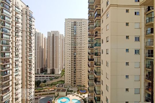 Vista do quarto de apartamento para alugar com 2 quartos, 69m² em Jardim Tupanci, Barueri