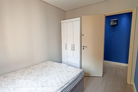 Quarto de apartamento para alugar com 2 quartos, 69m² em Jardim Tupanci, Barueri