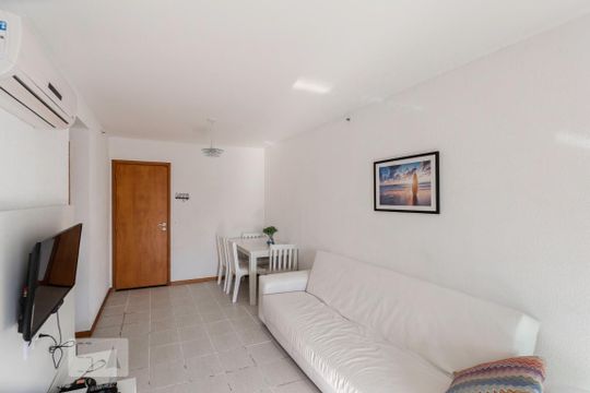 Sala de kitnet/studio à venda com 1 quarto, 45m² em Jacarepaguá, Rio de Janeiro
