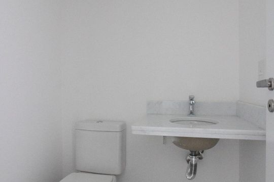 Lavabo de apartamento para alugar com 1 quarto, 42m² em Jardim do Salso, Porto Alegre