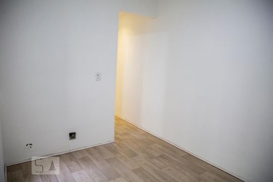 Sala de apartamento para alugar com 2 quartos, 44m² em Jardim Dona Sinhá, São Paulo