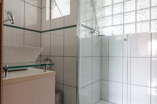 Banheiro Social de apartamento à venda com 2 quartos, 63m² em Indianópolis, São Paulo