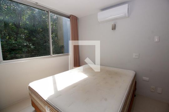 Suíte de apartamento para alugar com 1 quarto, 56m² em Vila Tramontano, São Paulo