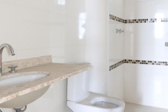 Banheiro 2 de apartamento para alugar com 3 quartos, 96m² em Vila Nivi, São Paulo