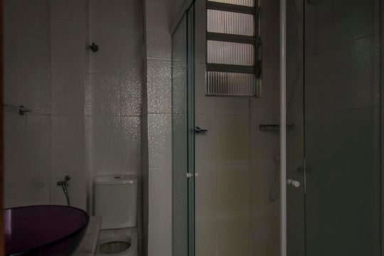 BANHEIRO de apartamento à venda com 2 quartos, 70m² em Auxiliadora, Porto Alegre