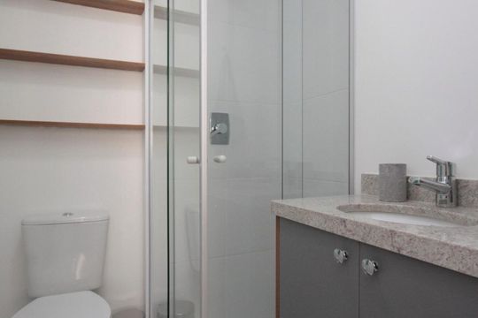 Banheiro de kitnet/studio para alugar com 1 quarto, 22m² em Centro, São Paulo