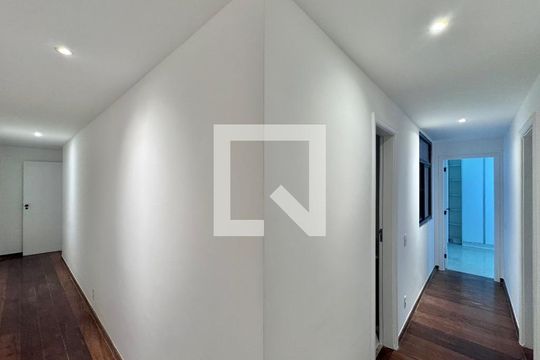 Corredor de apartamento à venda com 3 quartos, 200m² em Recreio dos Bandeirantes, Rio de Janeiro