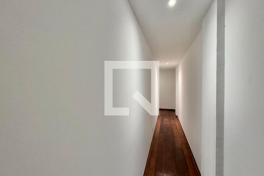 Corredor de apartamento à venda com 3 quartos, 200m² em Recreio dos Bandeirantes, Rio de Janeiro