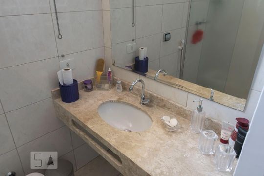 2o. Andar - Quarto 3 - Suíte/ Banheiro (Pia) de casa para alugar com 3 quartos, 210m² em Ipiranga, São Paulo