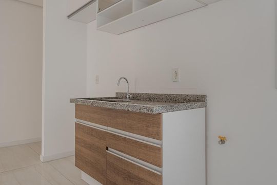 Cozinha de apartamento à venda com 3 quartos, 77m² em Humaitá, Porto Alegre