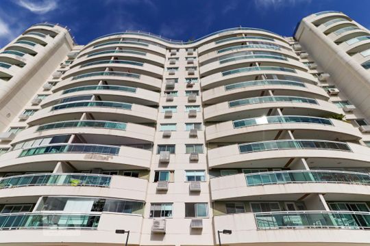 Fachada de apartamento à venda com 2 quartos, 72m² em Barra da Tijuca, Rio de Janeiro