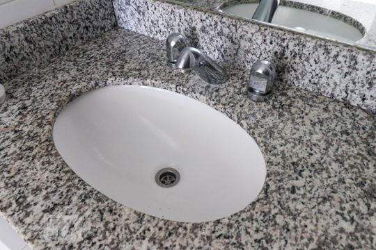 Banheiro Corredor de apartamento à venda com 2 quartos, 72m² em Barra da Tijuca, Rio de Janeiro