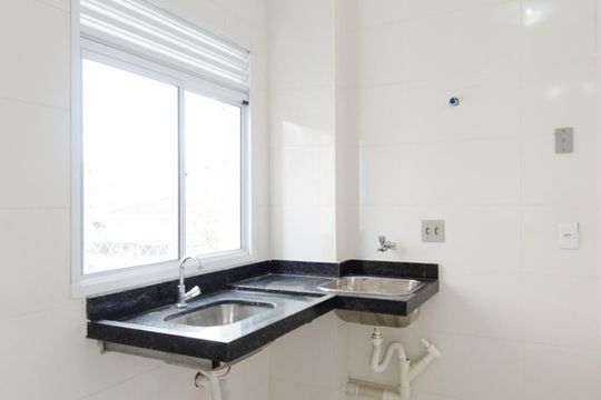 Cozinha e área de serviço de apartamento para alugar com 2 quartos, 52m² em Baeta Neves, São Bernardo do Campo