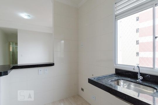 Cozinha e área de serviço de apartamento para alugar com 2 quartos, 52m² em Baeta Neves, São Bernardo do Campo