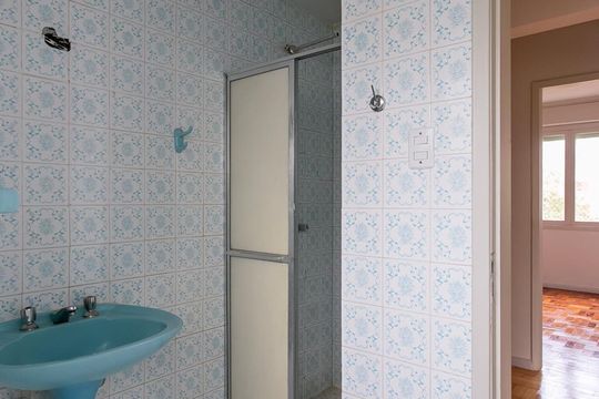 Banheiro 1 de apartamento para alugar com 3 quartos, 110m² em Azenha, Porto Alegre