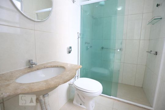 Banheiro da Suíte de apartamento para alugar com 3 quartos, 115m² em Copacabana, Rio de Janeiro