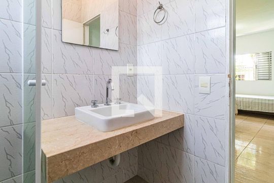 Studio - Banheiro de casa de condomínio para alugar com 1 quarto, 23m² em Conj Residencial Butanta, São Paulo