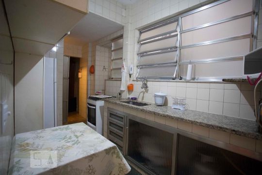 Cozinha de apartamento à venda com 2 quartos, 80m² em Centro, Niterói