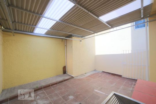 Quintal de casa à venda com 2 quartos, 74m² em Vila Congonhas, São Paulo