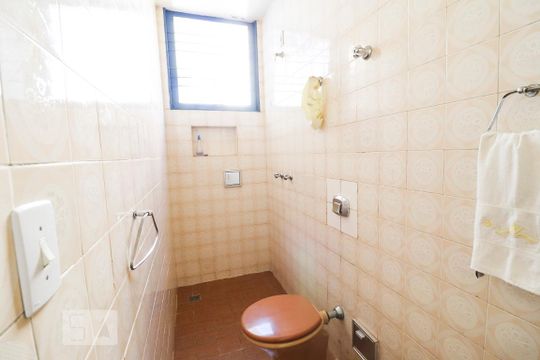 Banheiro de casa para alugar com 6 quartos, 400m² em Setor Oeste, Goiânia