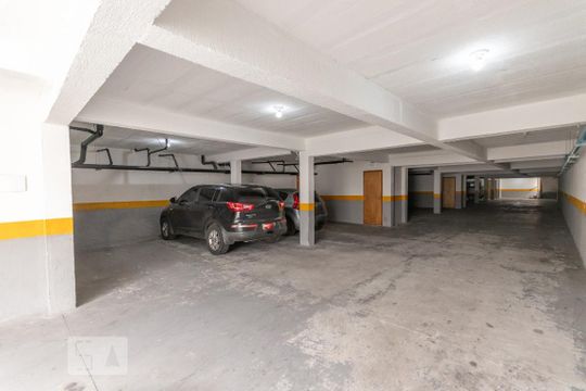 Garagem  de casa de condomínio à venda com 2 quartos, 45m² em Parada Xv de Novembro, São Paulo