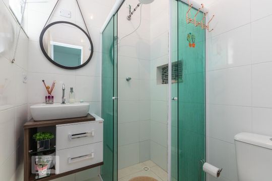 Banheiro  de casa de condomínio à venda com 2 quartos, 45m² em Parada Xv de Novembro, São Paulo