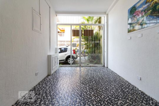 Garagem  de casa à venda com 5 quartos, 250m² em Vila Canero, São Paulo