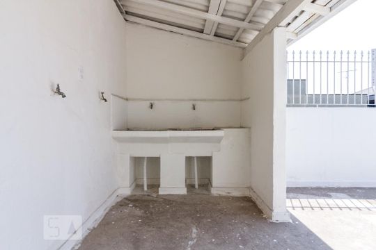 Area de Serviço  de casa à venda com 5 quartos, 250m² em Vila Canero, São Paulo