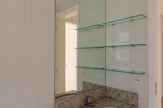 Banheiro de apartamento para alugar com 2 quartos, 55m² em Ouro Preto, Belo Horizonte