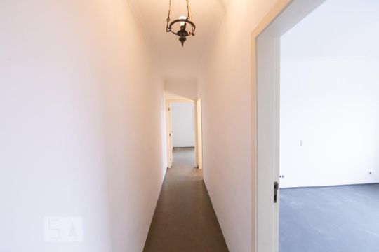 Corredor de Acesso aos Quartos de casa para alugar com 4 quartos, 1200m² em Vila Celeste, São Paulo