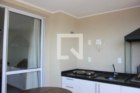 Varanda da sala e espaço gourmet de kitnet/studio para alugar com 1 quarto, 38m² em Jardim Flor da Montanha, Guarulhos