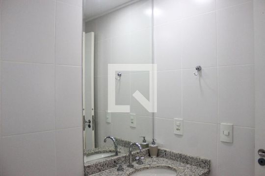 Banheiro de kitnet/studio para alugar com 1 quarto, 38m² em Jardim Flor da Montanha, Guarulhos