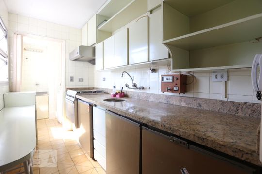 Cozinha de apartamento para alugar com 1 quarto, 50m² em Bela Vista, São Paulo