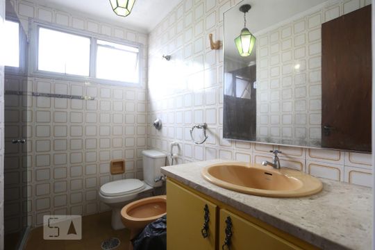 Banheiro de apartamento para alugar com 1 quarto, 50m² em Bela Vista, São Paulo
