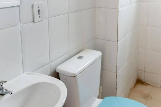 Banheiro de apartamento à venda com 3 quartos, 57m² em Vila Santa Teresinha, São Paulo