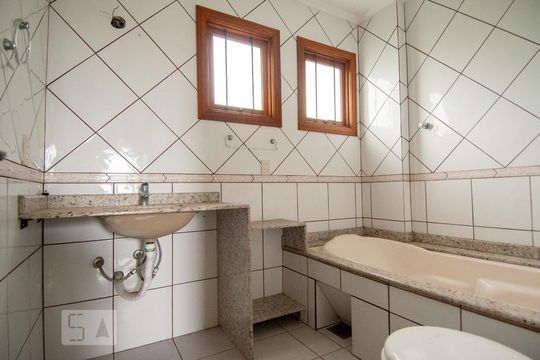 Banheiro Suíte de casa à venda com 4 quartos, 216m² em Protásio Alves, Porto Alegre