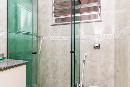 Banheiro de apartamento para alugar com 1 quarto, 50m² em Botafogo, Rio de Janeiro