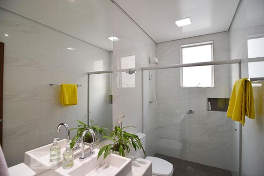 Banheiro social de apartamento para alugar com 3 quartos, 154m² em Buritis, Belo Horizonte