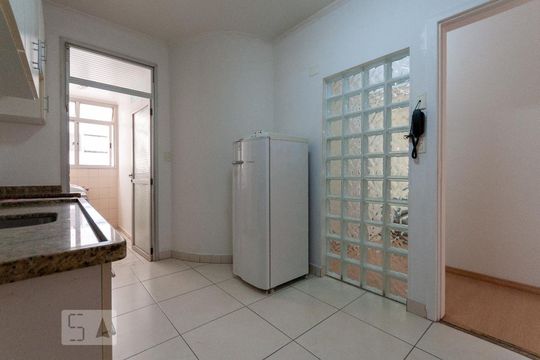 Cozinha de apartamento à venda com 2 quartos, 74m² em Cambuí, Campinas