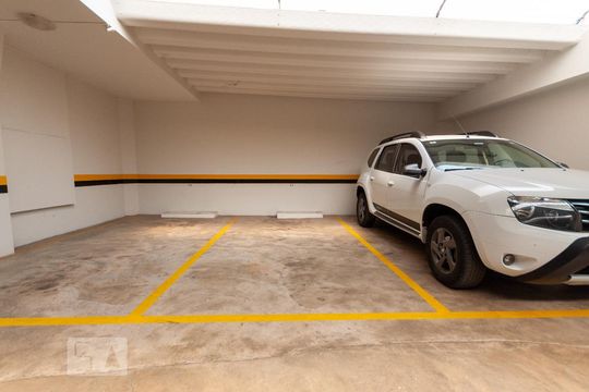 Garagem de apartamento à venda com 2 quartos, 74m² em Cambuí, Campinas