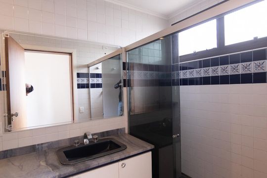 Banheiro da Suite 1 de apartamento à venda com 4 quartos, 346m² em Jardim Tatuapé, São Paulo