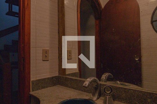 Banheiro 3 de casa de condomínio para alugar com 4 quartos, 450m² em Pechincha, Rio de Janeiro