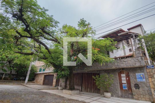 Fachada de casa de condomínio para alugar com 4 quartos, 450m² em Pechincha, Rio de Janeiro