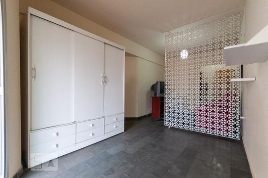Quarto de kitnet/studio para alugar com 1 quarto, 47m² em Centro, Campinas