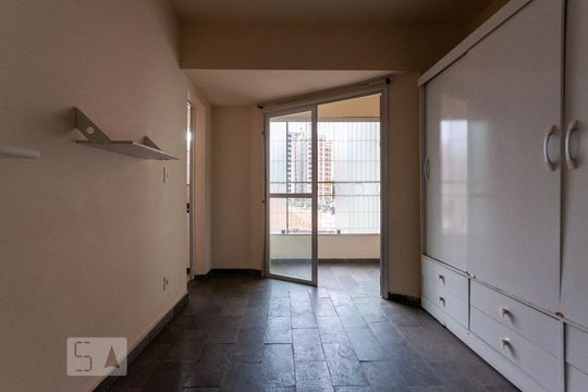 Quarto de kitnet/studio para alugar com 1 quarto, 47m² em Centro, Campinas