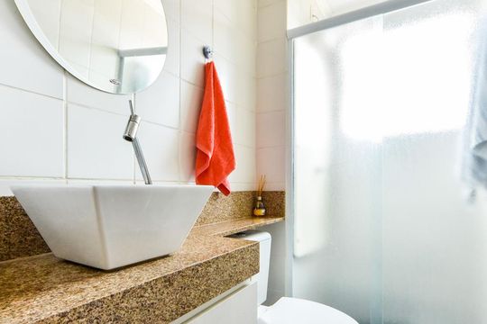 Banheiro Social de apartamento à venda com 2 quartos, 56m² em Santa Terezinha, São Bernardo do Campo