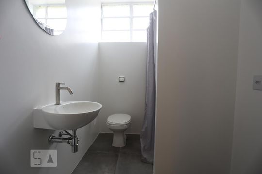 Banheiro de apartamento para alugar com 1 quarto, 30m² em Centro, São Paulo