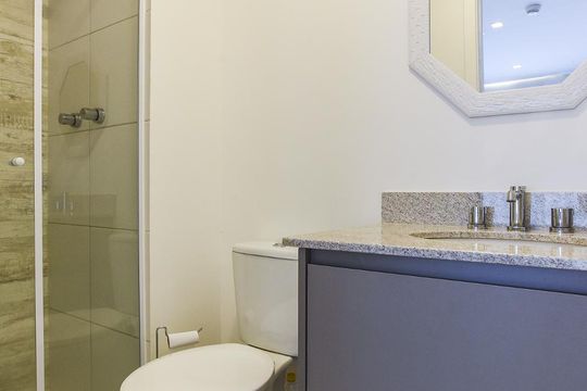 Banheiro de kitnet/studio para alugar com 1 quarto, 42m² em Centro, São Bernardo do Campo
